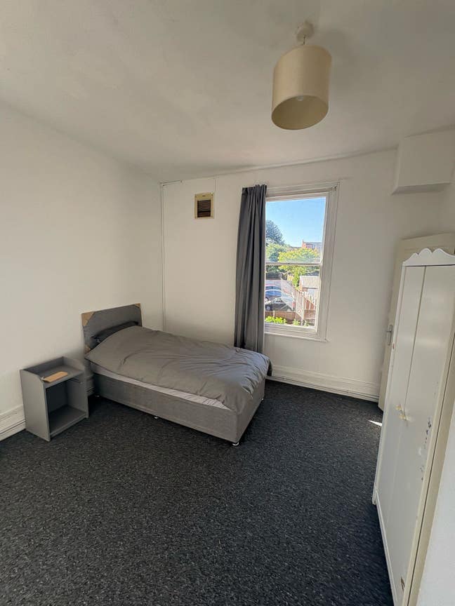 **UC/DSS OVER 35's Accommodation. Move in for £0** Main Photo