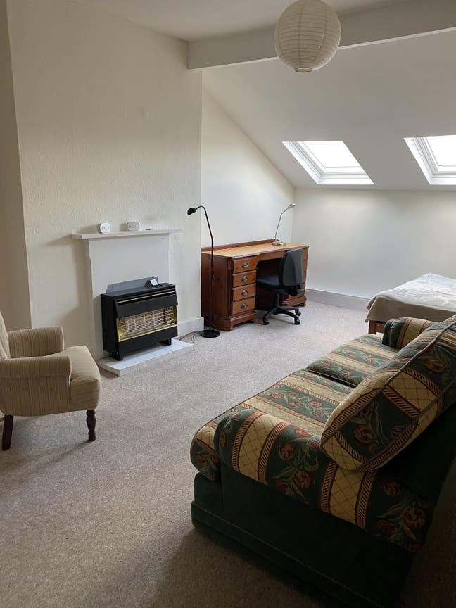 Very Large Beautiful Room, Quiet Non-Smoking Fla Main Photo