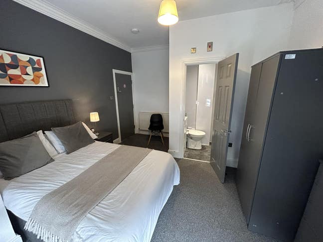 🚨First Month 1/2 Price Large En Suite Rooms 🚨 Main Photo