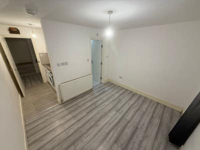 Studio Flat | South Norwood  Main Photo