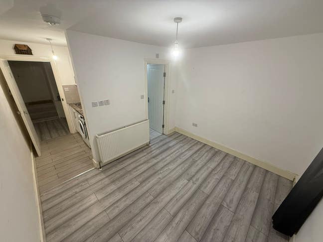 Studio Flat | South Norwood  Main Photo