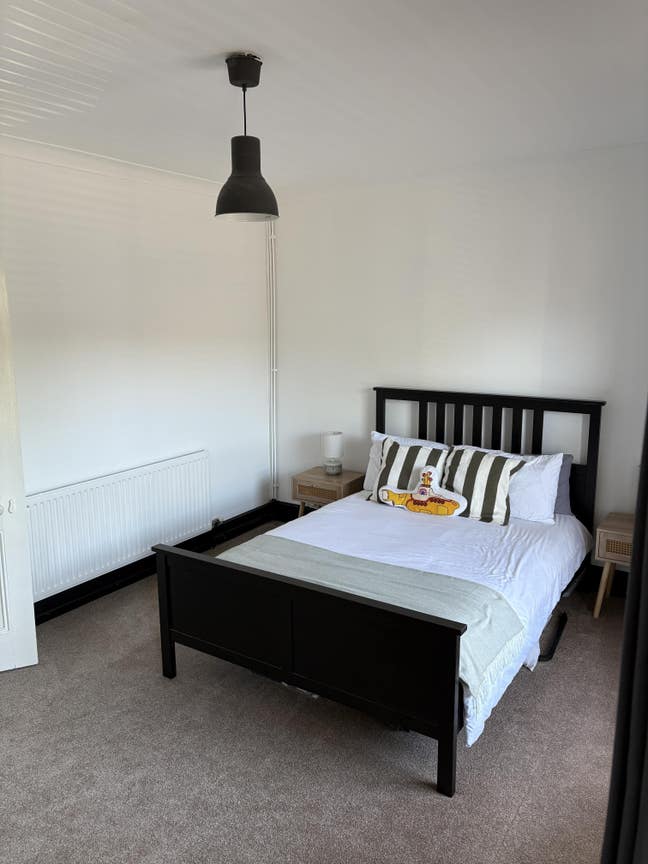 Double bedroom and private living space to rent Main Photo