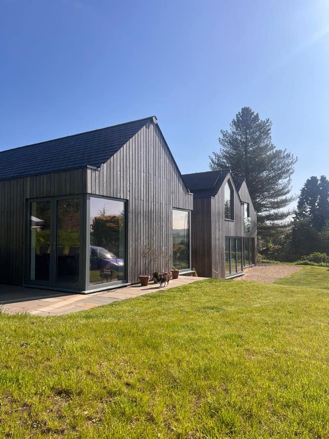 House and dog sitter wanted - free accommodation  Main Photo