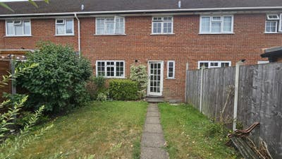 Bright Double Room – All Bills Included  Main Photo