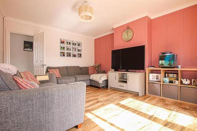 1 small Double Room in Shared house Main Photo