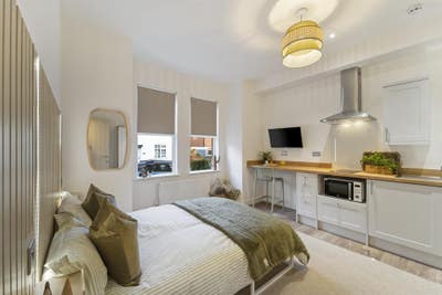 Modern Studio Close To Kingsway and Markeaton Park Main Photo