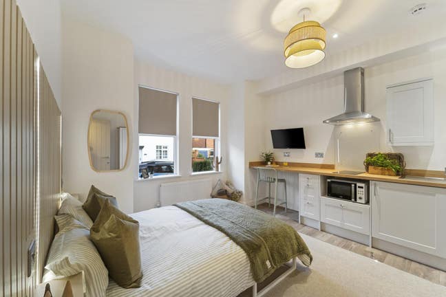 Modern Studio Close To Kingsway and Markeaton Park Main Photo