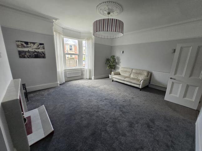 Large double and Single Medium Room Main Photo