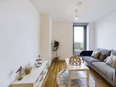 Mediacity 2 bed 2 bath flat Main Photo
