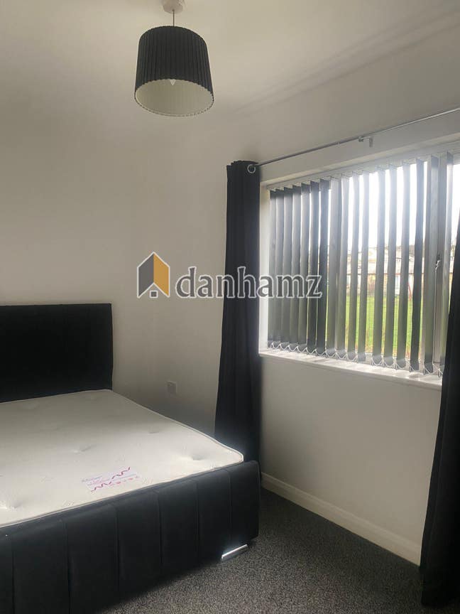 Room 2 available 19 Regency Gardens, in HX2 0HB Main Photo