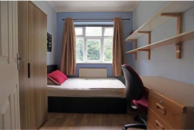 Double room including bills  Main Photo