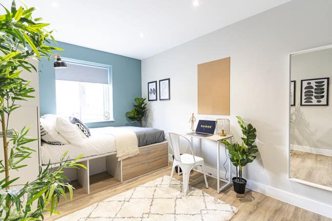 Winchester 6 Bed, 6 Ensuite House - Brand New! Main Photo