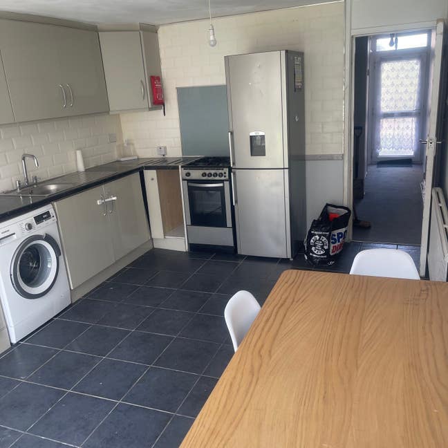 Big spacious standard house in chatham  Main Photo