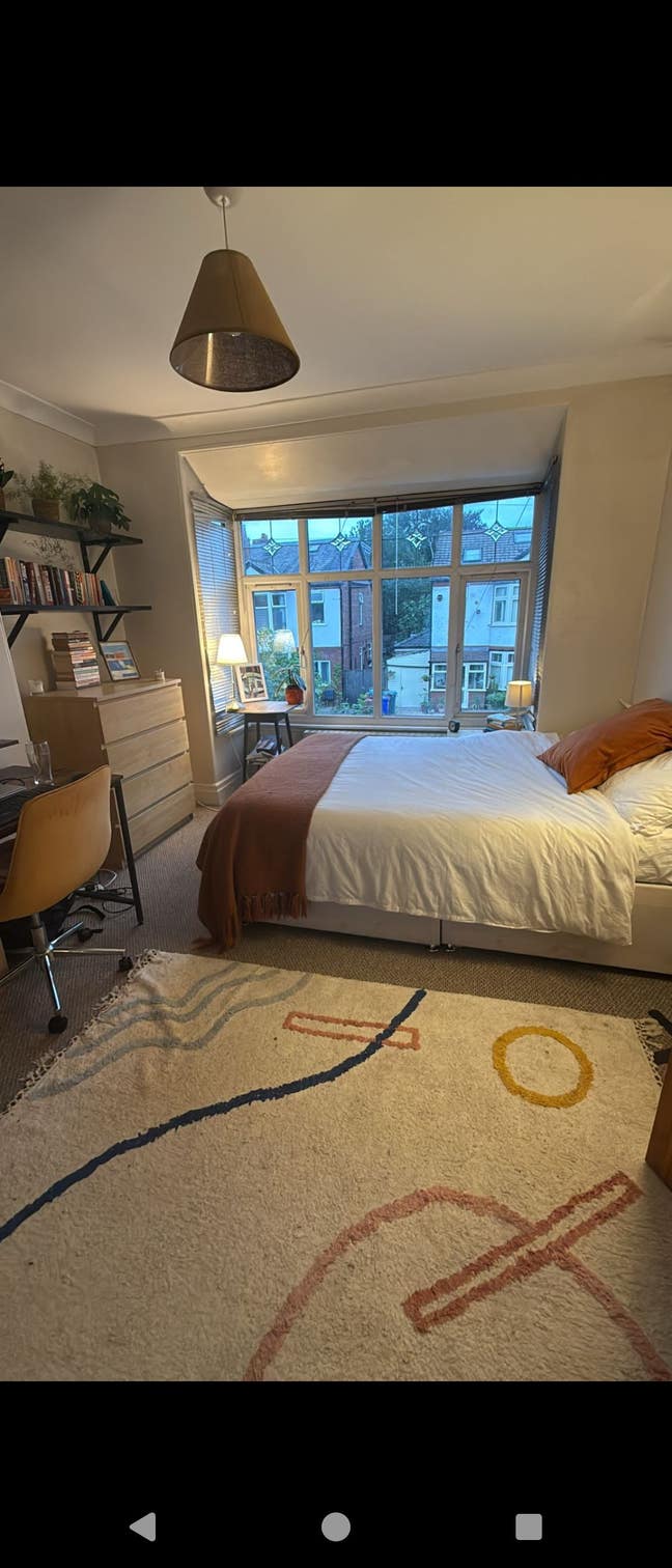 Spacious double in room in friendly Chorlton house Main Photo