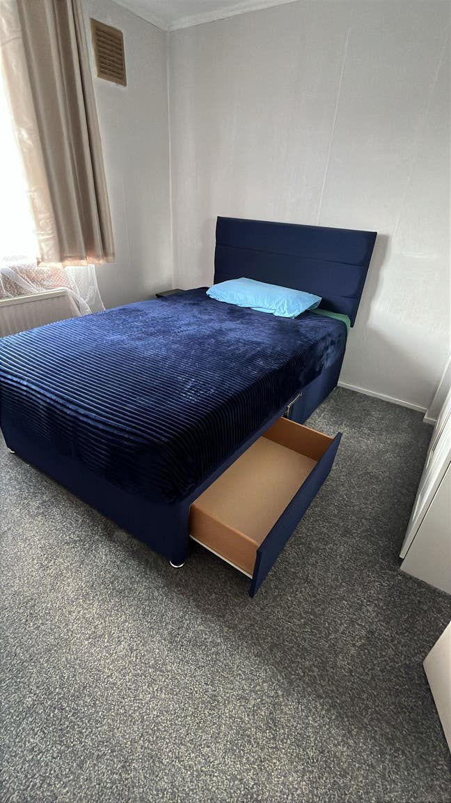 Decent Double Room for Rent in Ifield near Gatwick Main Photo