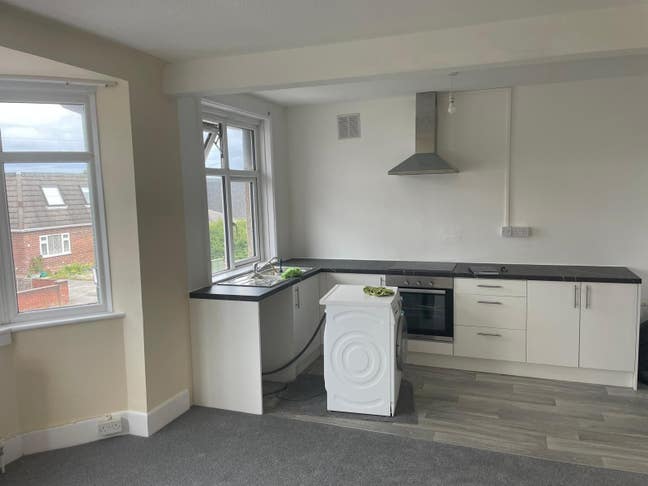 2 Bed Flat in Wallisdown Near Pets Corner  Main Photo