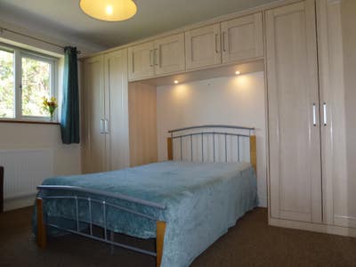 Spacious en-suite double room Main Photo