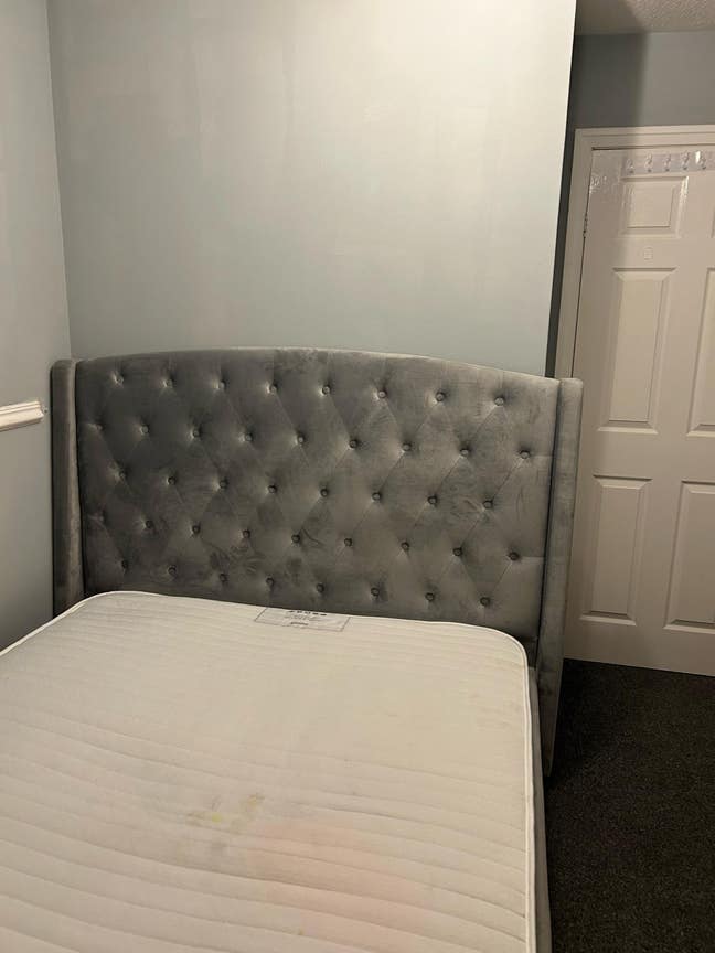 Room available for females in double bed room flat Main Photo