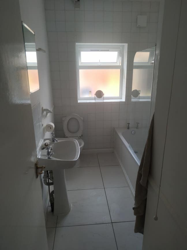 Bedroom with Shared Kitchen and Bathroom Main Photo