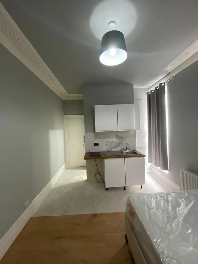 Part furnished studio flat to let Main Photo