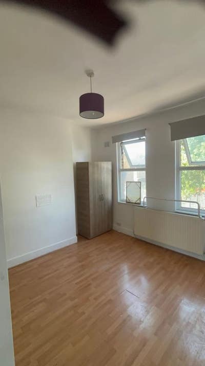 4-bedroom house to rent in Thornton Heath CR7 Main Photo