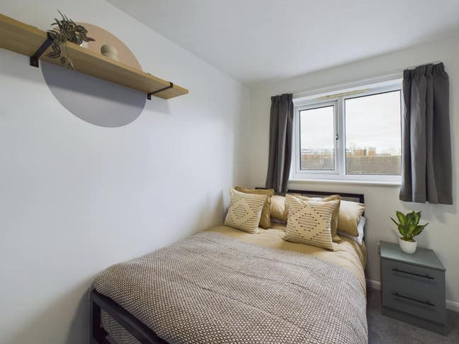 Room in a Refurbished 6 bed House Main Photo