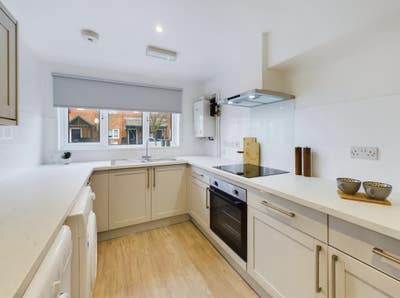 Refurbished 6 Bed House Share  Main Photo