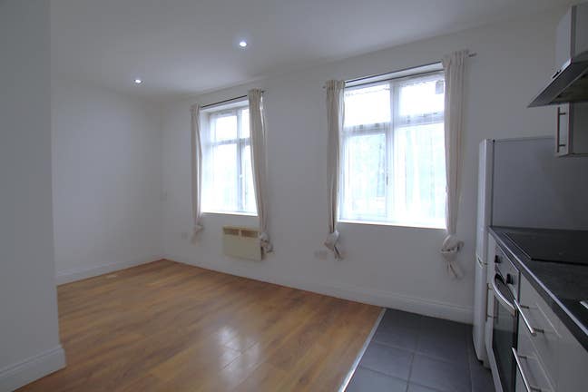 1 Bed For Rent George Lane, South Woodford, London Main Photo