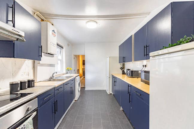 * Luxury Double Room* | 5 min from the train st  Main Photo