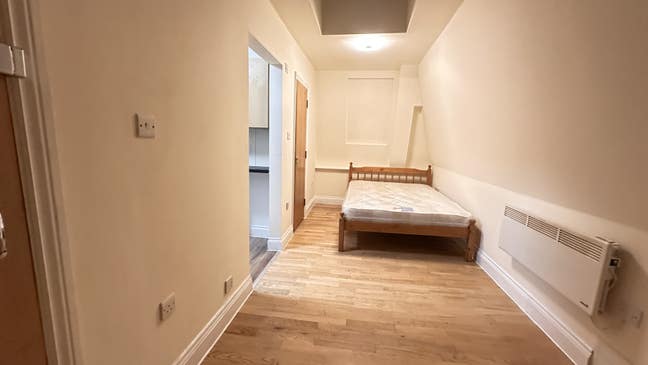 Spacious Studio Flat in Kingsbury – Great Location Main Photo