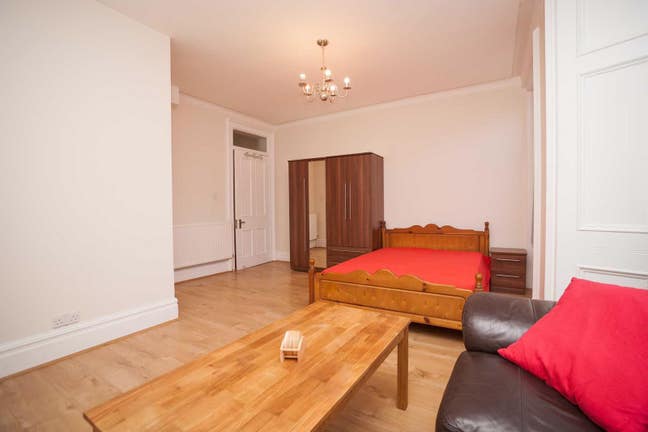 Very spacious Ensuite @Baker St from 12/9/25! Main Photo