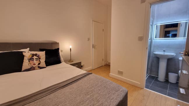 Amazing renovated en-suite rooms! Main Photo