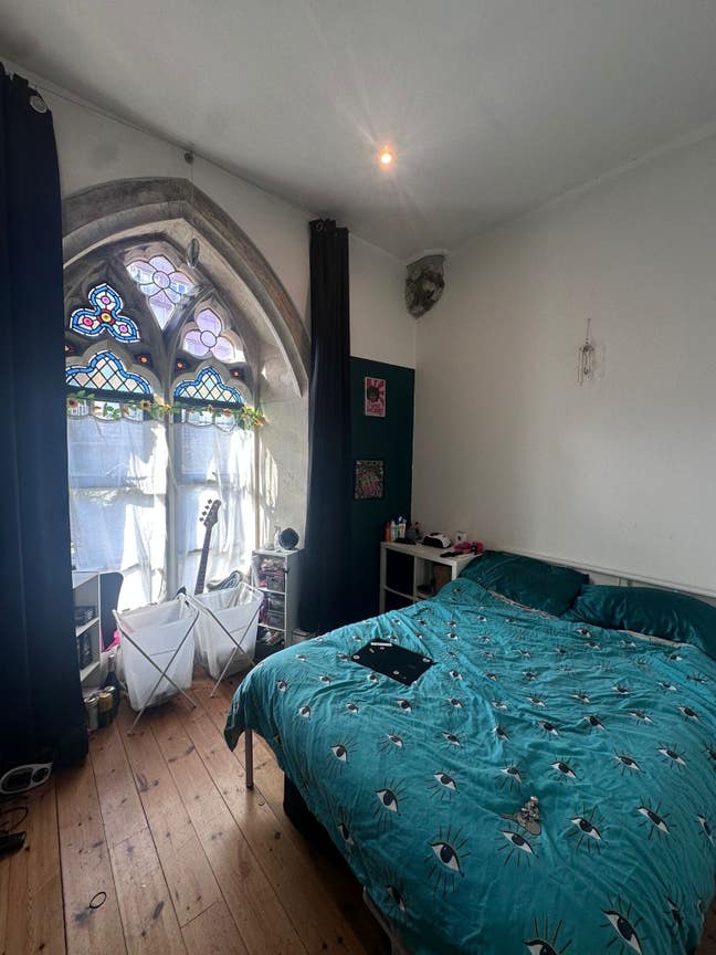 Double room w/ private bathroom, converted church Main Photo