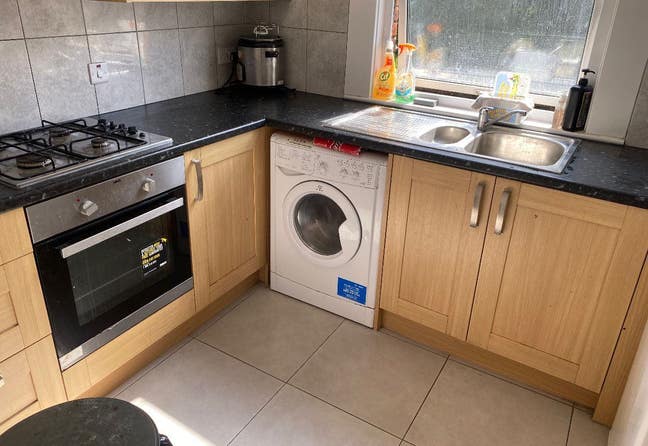 En-Suite Double  Room to Rent in Purely  Main Photo