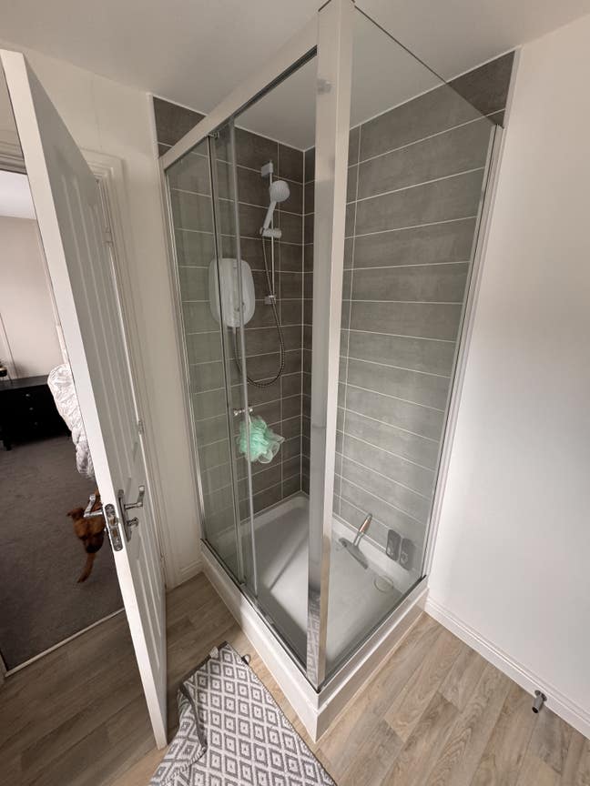 A kingsize bedroom with en-suite bathroom  Main Photo
