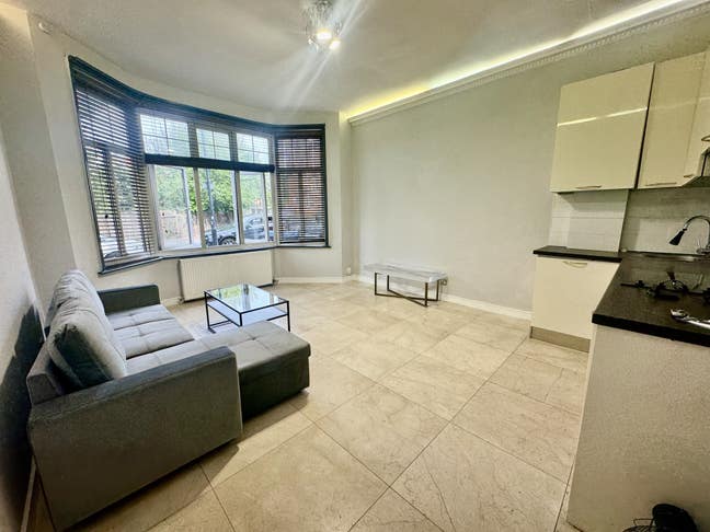 Modern  one bedroom at ground floor with garden  Main Photo