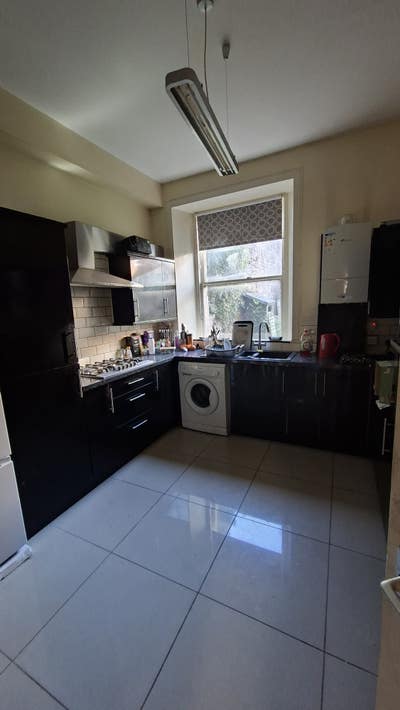 Spacious double bedroom Central Edinburgh  Main Photo