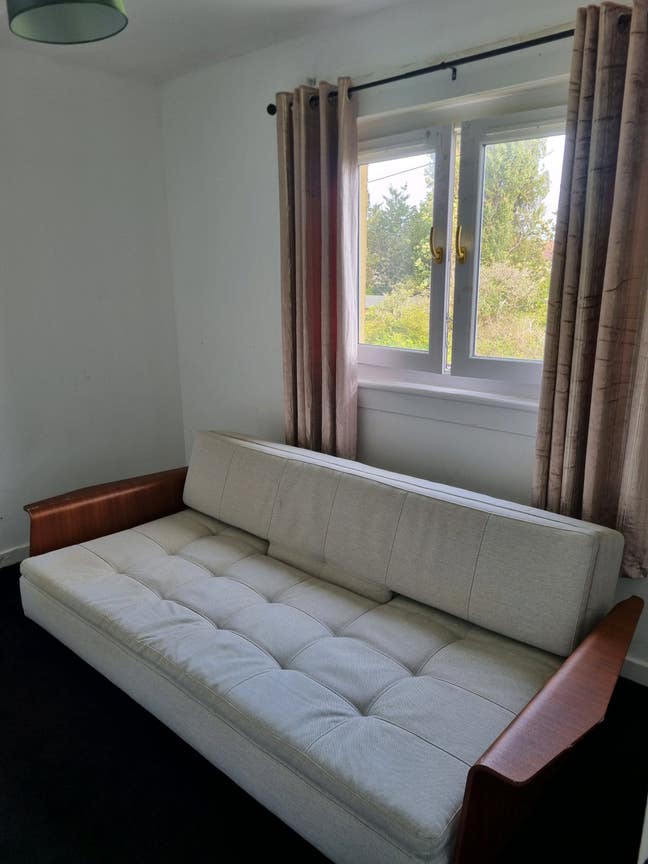 Spacious and light double room available  Main Photo