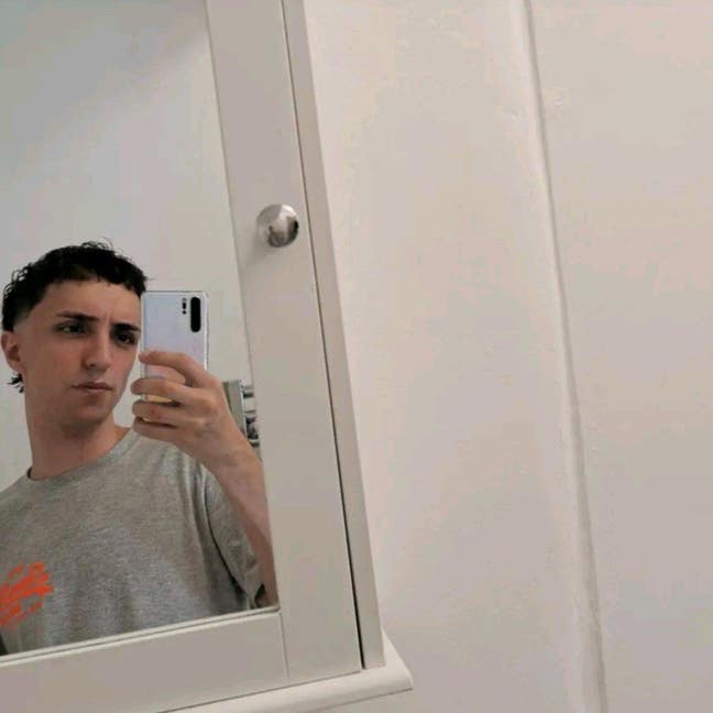 Professional Male seeks a double room Main Photo