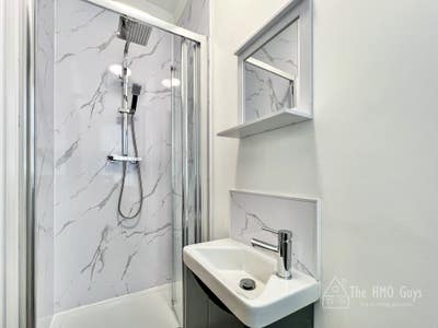 Brand New Rooms. Central Wigan Main Photo