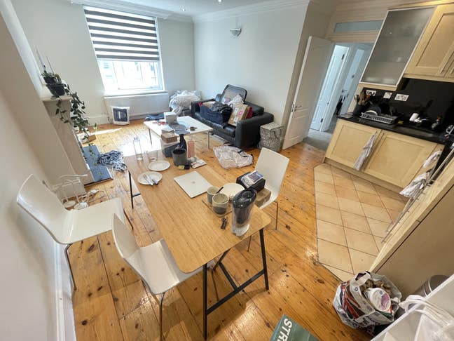 Newly refurbished modern 2 bed 2 bath flat to rent Main Photo