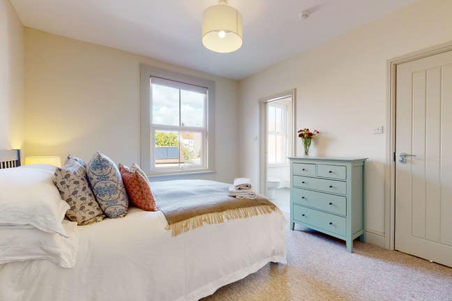 Luxury Ensuite Double bedroom Close to YDH  Main Photo