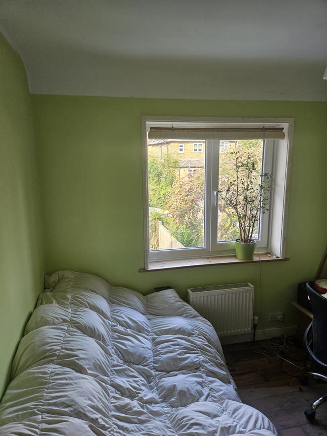 Decent size double room  Main Photo