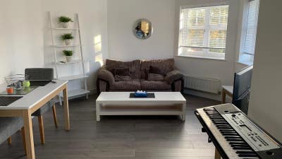 2-Bedroom Flat IN Birmingham B30 3NZ FOR £1399 Main Photo