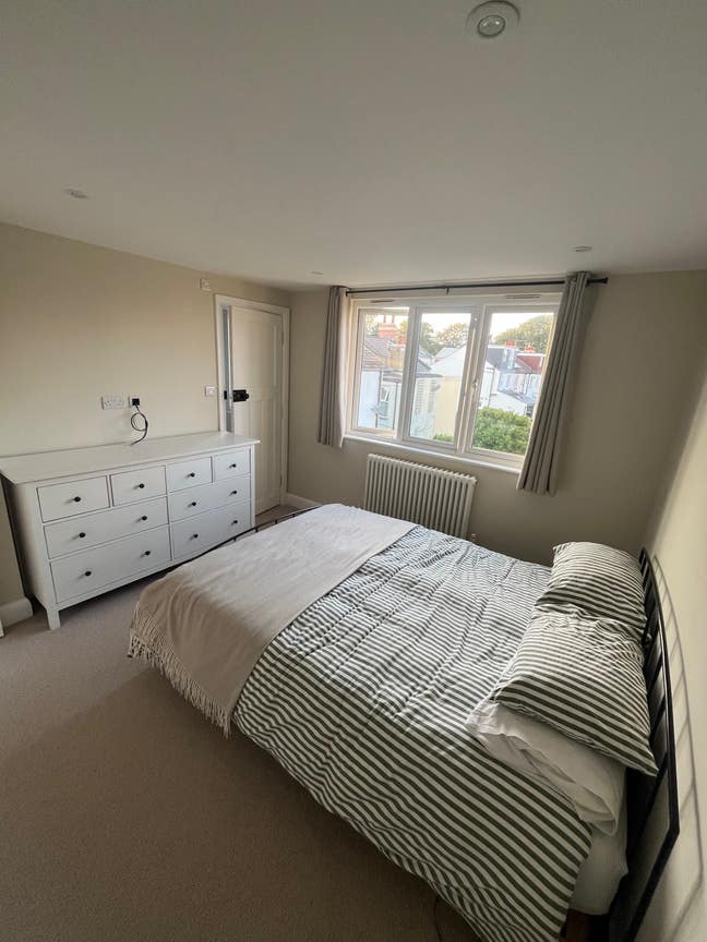 Spacious Double En-Suite Room to Rent – Hove Main Photo