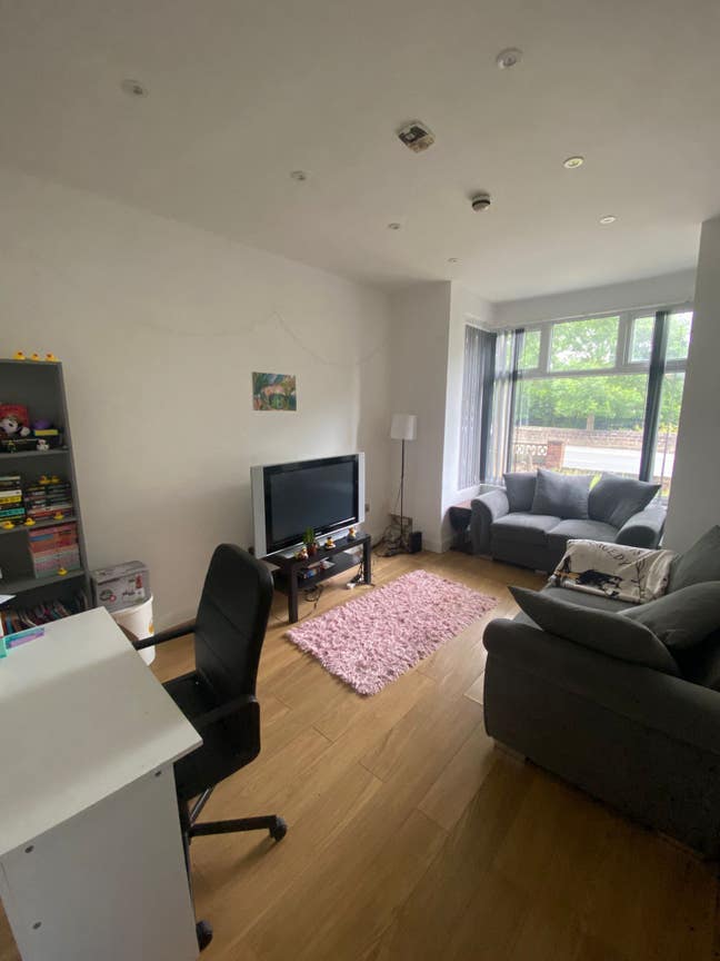 Tenancy takeover 555 Meanswood Road  Main Photo