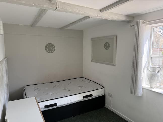 Witney double room inc bills £845 Main Photo