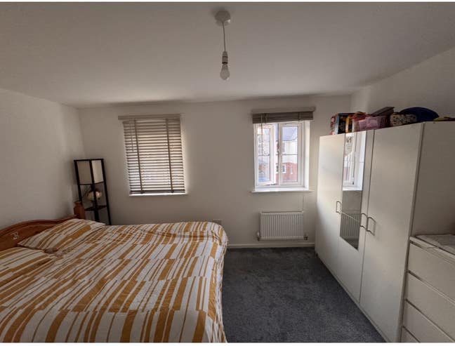 Spacious Double Room Available in 2-bed house  Main Photo
