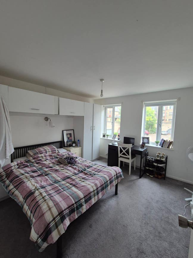 Furnished double bedroom - Wapping Main Photo