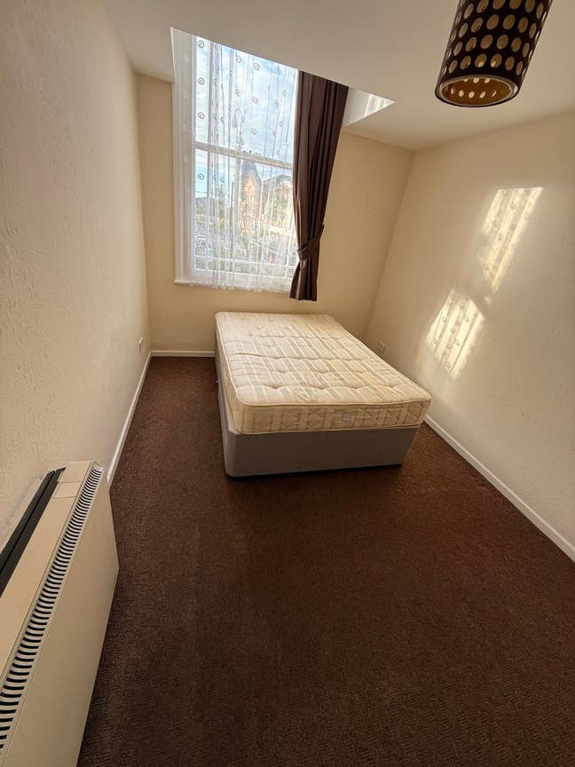 Doubroom Available For rent Main Photo